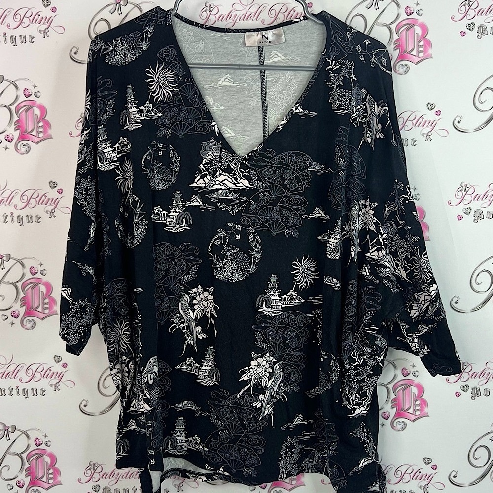 Natori long sleeve Japanese style Asia blouse Black and White Floral Blouse